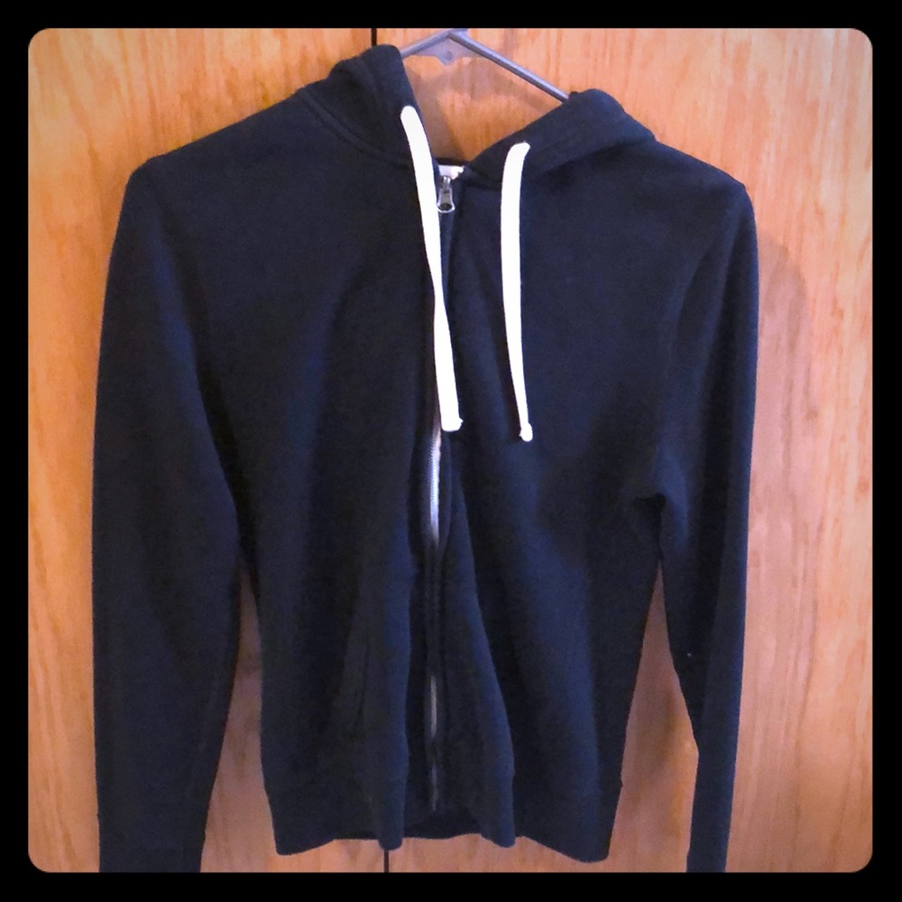 A black Mossimo sweatshirt